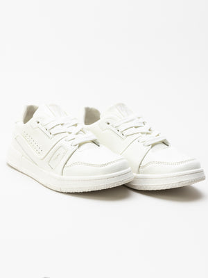 נעלי סניקרס ממותגות