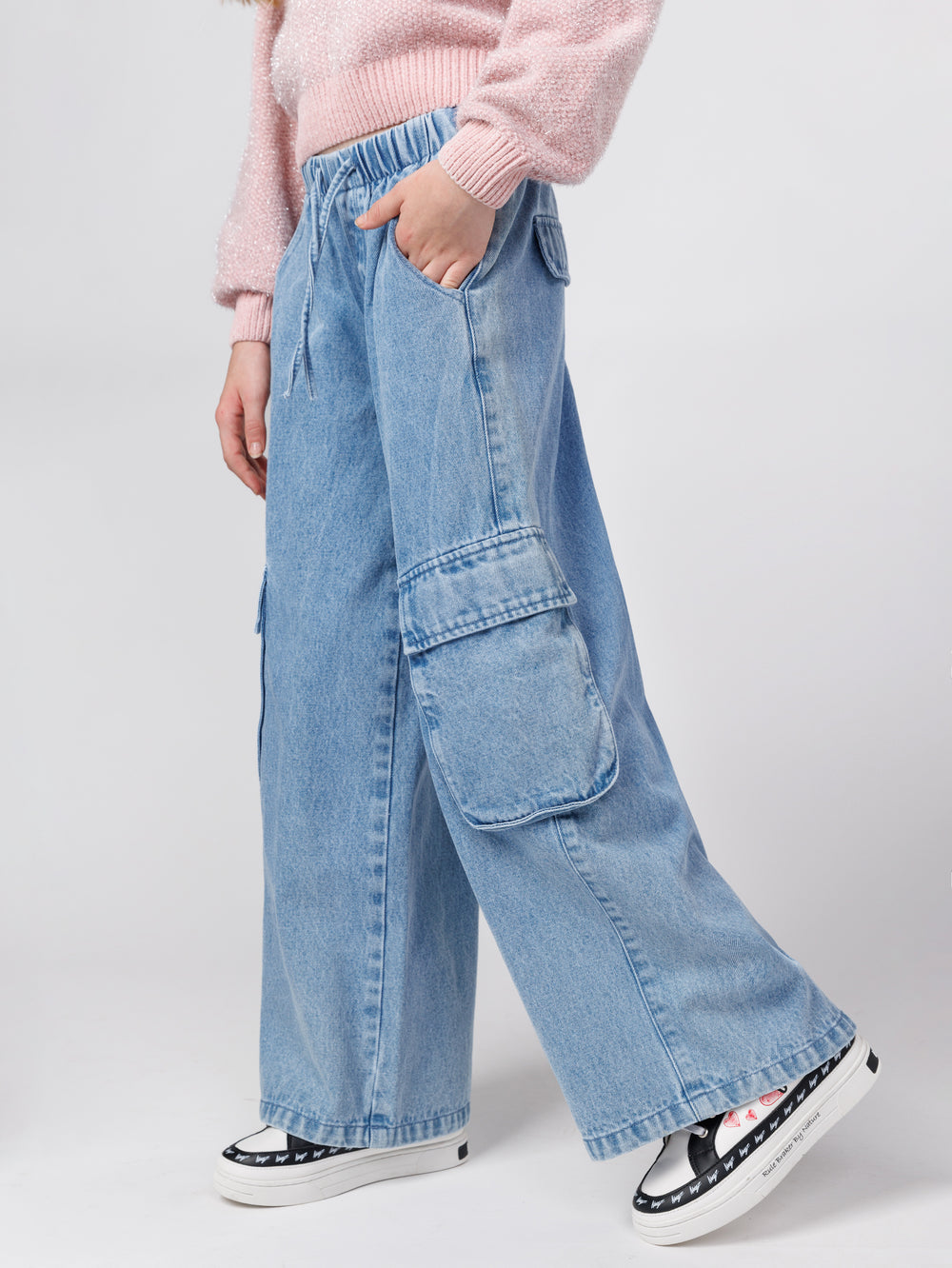 ג''ינס לילדה בגזרה רחבה