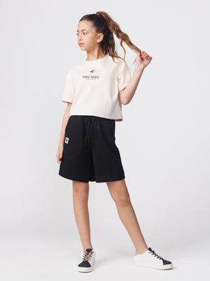מכנסיים קצרים לילדה בגזרה רחבה