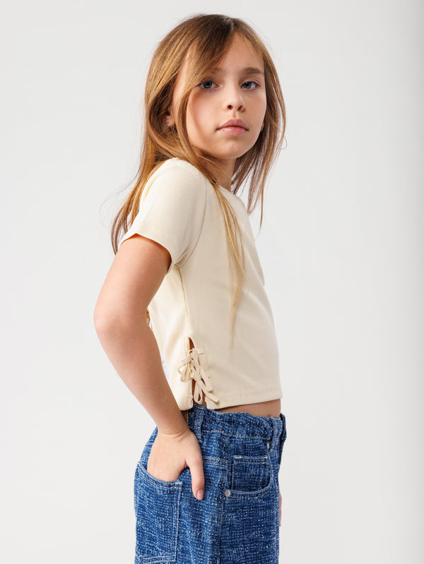 טי שירט עם קשירות צד לילדה